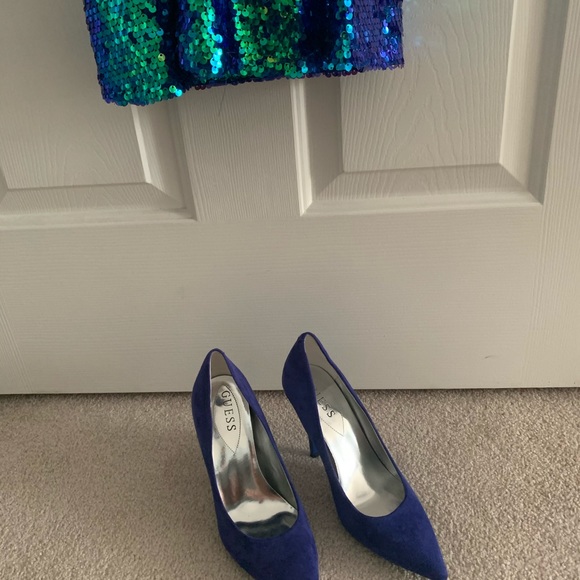 Sequin gown with matching blue suede shoes - Picture 4 of 9